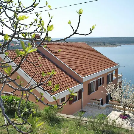 Ika.3 Apartment *